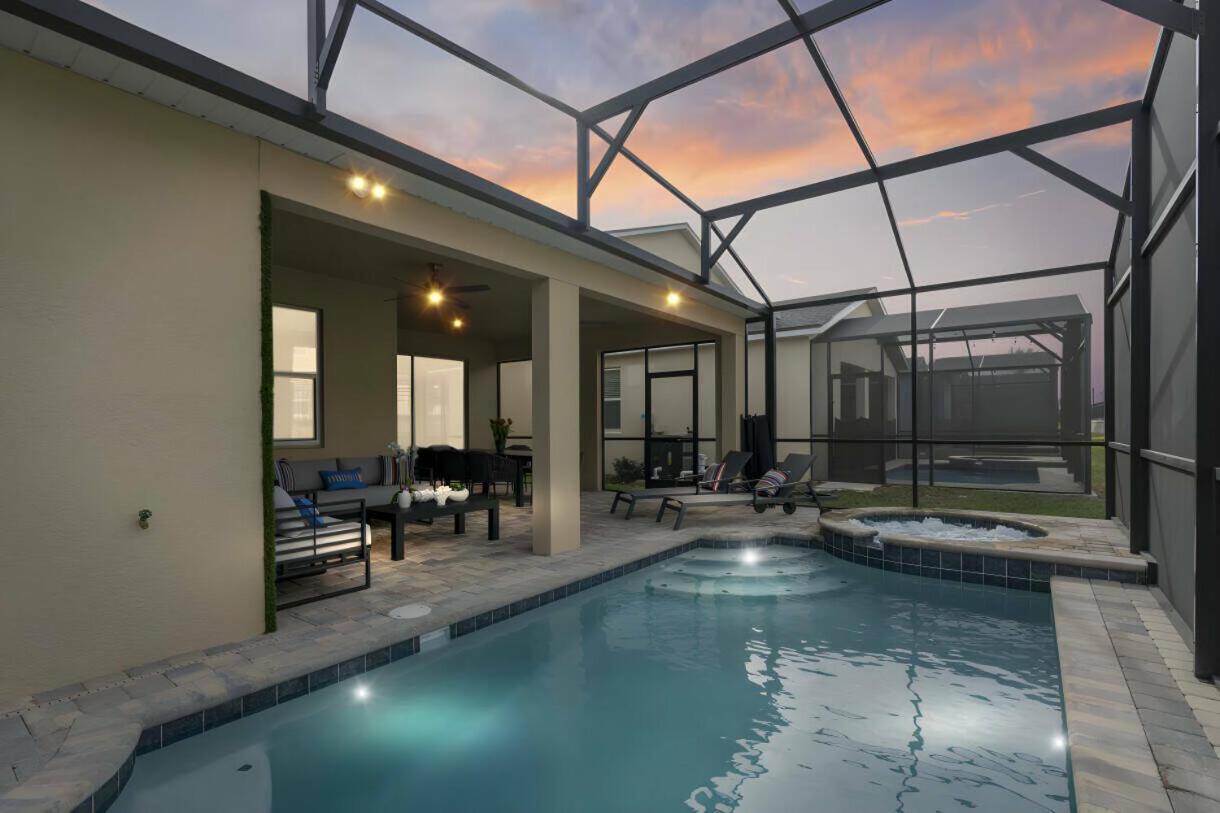 Brand New 6 Bedroom Single Family At Solara 78sa