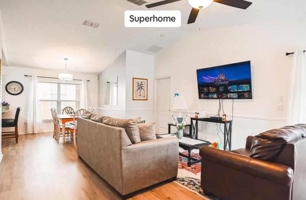 Cozy Family Vacation With Large Pool Near Disney Villa