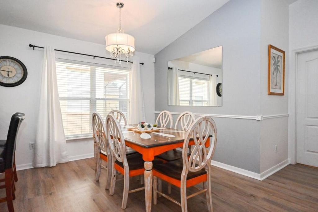 Cozy Family Vacation With Large Pool Near Disney Villa *
