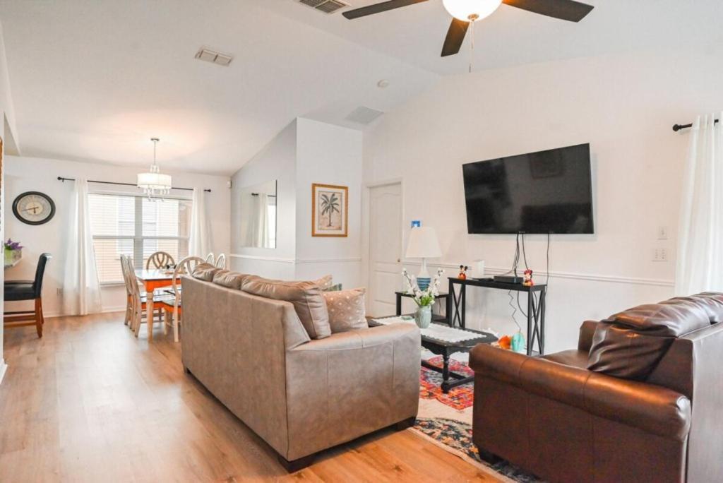 Cozy Family Vacation With Large Pool Near Disney Villa Davenport