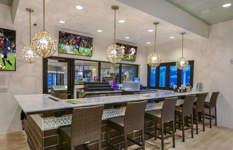 Luxury Windsor Resort Near Disney Oversize Pool