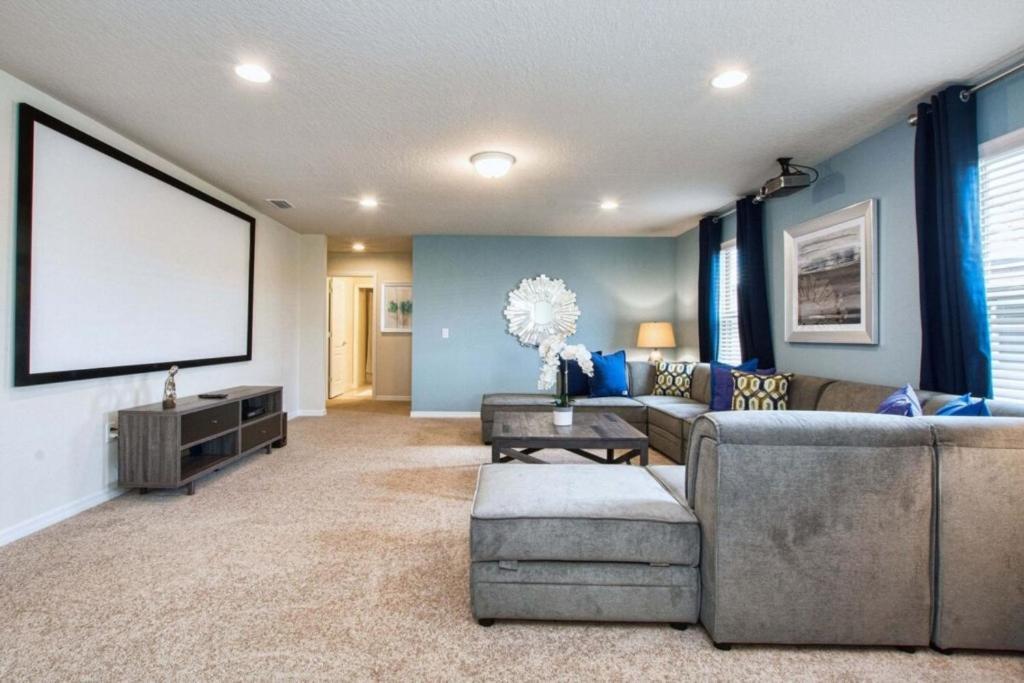 Luxury Windsor Resort Near Disney Oversize Pool