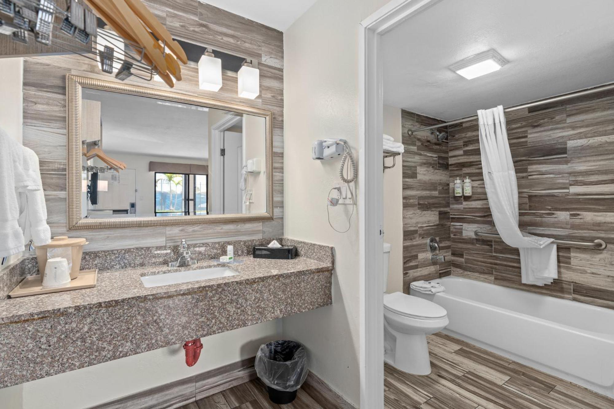 Baymont By Wyndham Downtown 2*
