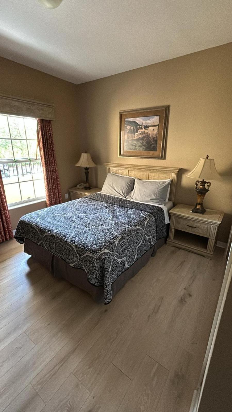 Furnished -than 10 Min From Major Parks! Apartment *