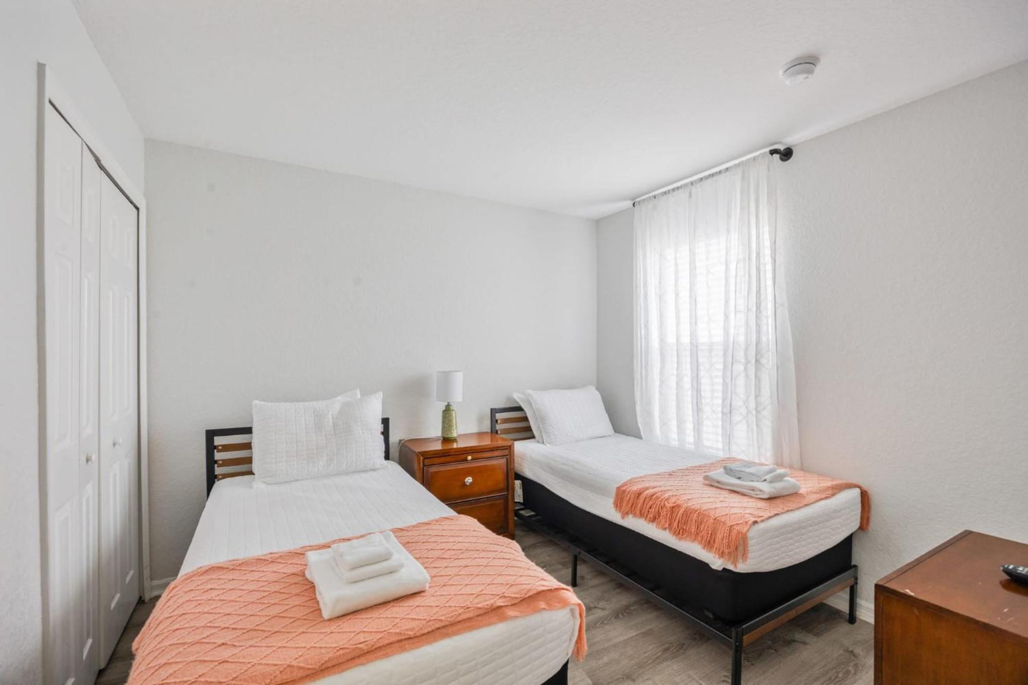 Cozy Stylish Townhome * Davenport
