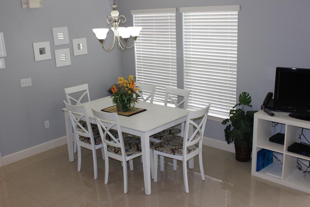 Lucaya Village 4 Bedroom Vacation Townhome 1715 *