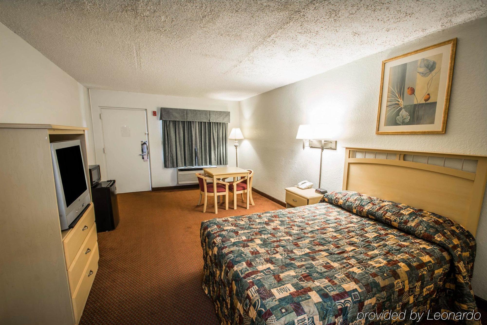 Country Hearth Inn- 2*