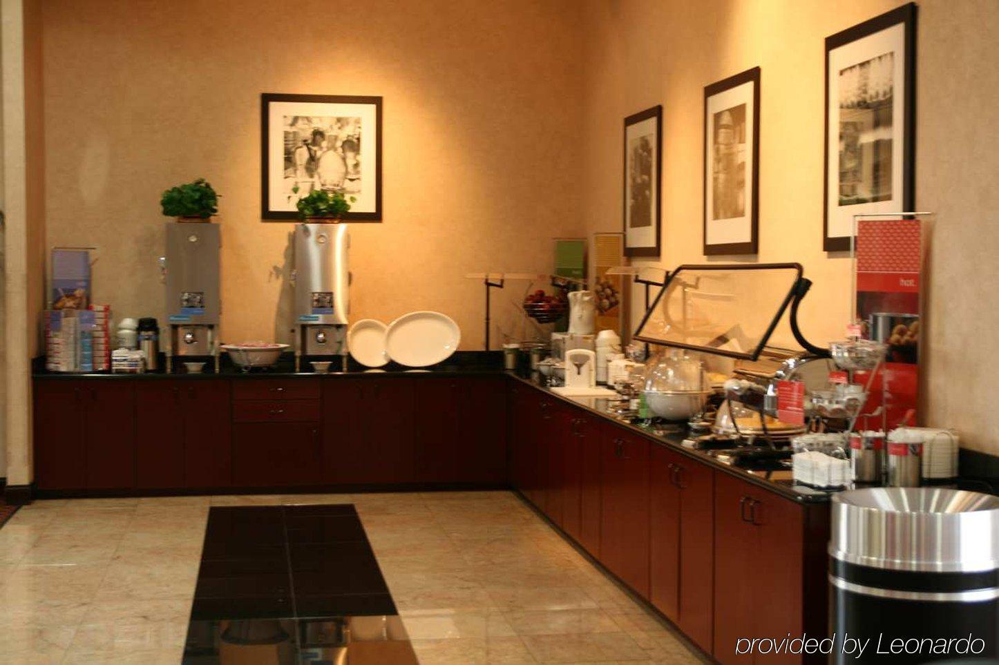 Ramada By Wyndham Florida Mall Hotel 3*