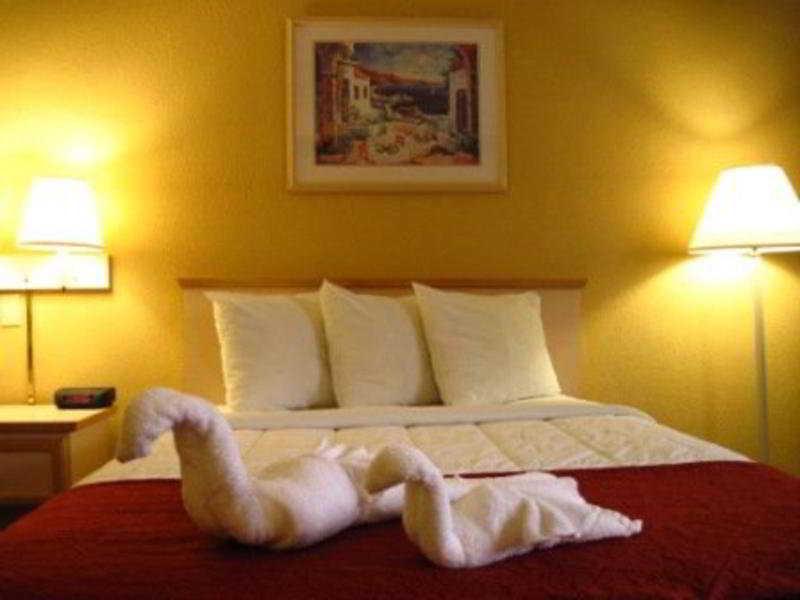Motel The At Heritage Park 2*
