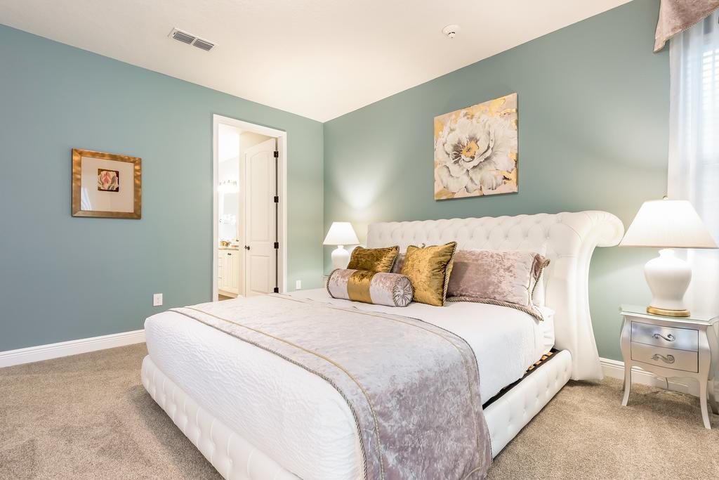 Elegant With Pool Table & Private Pool Near By Rentyl - 7648w Holiday home