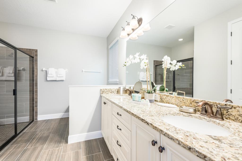 Elegant With Pool Table & Private Pool Near By Rentyl - 7648w *