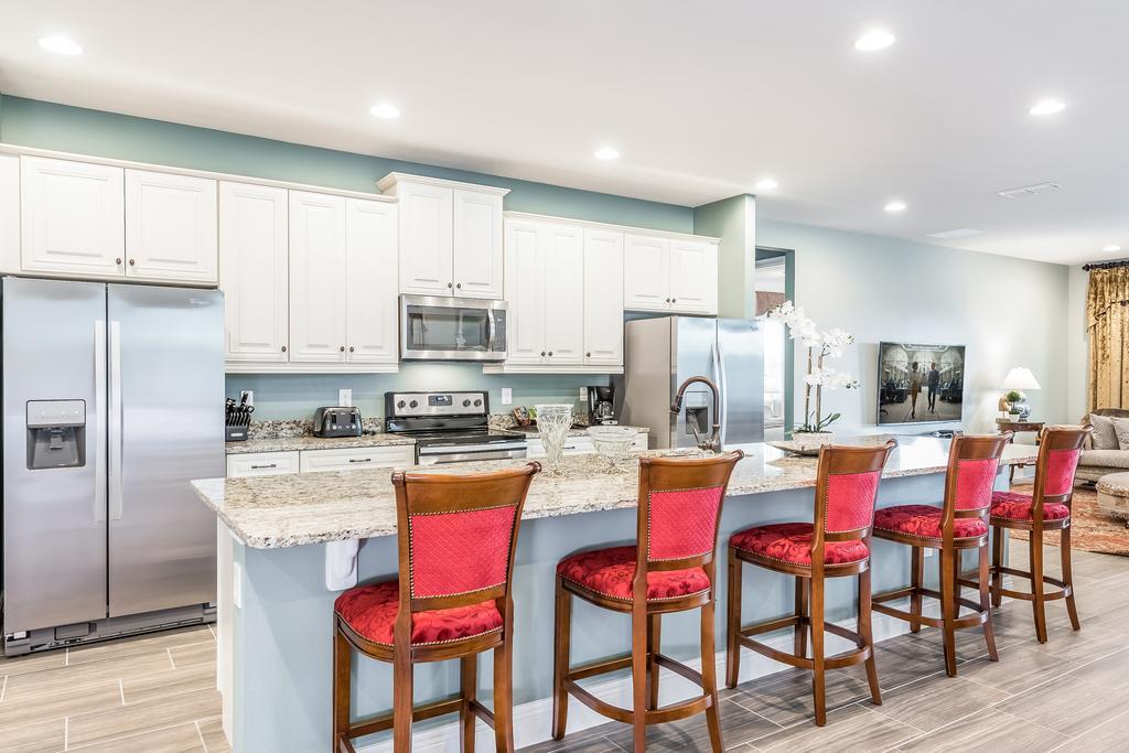 Holiday home Elegant With Pool Table & Private Pool Near By Rentyl - 7648w *