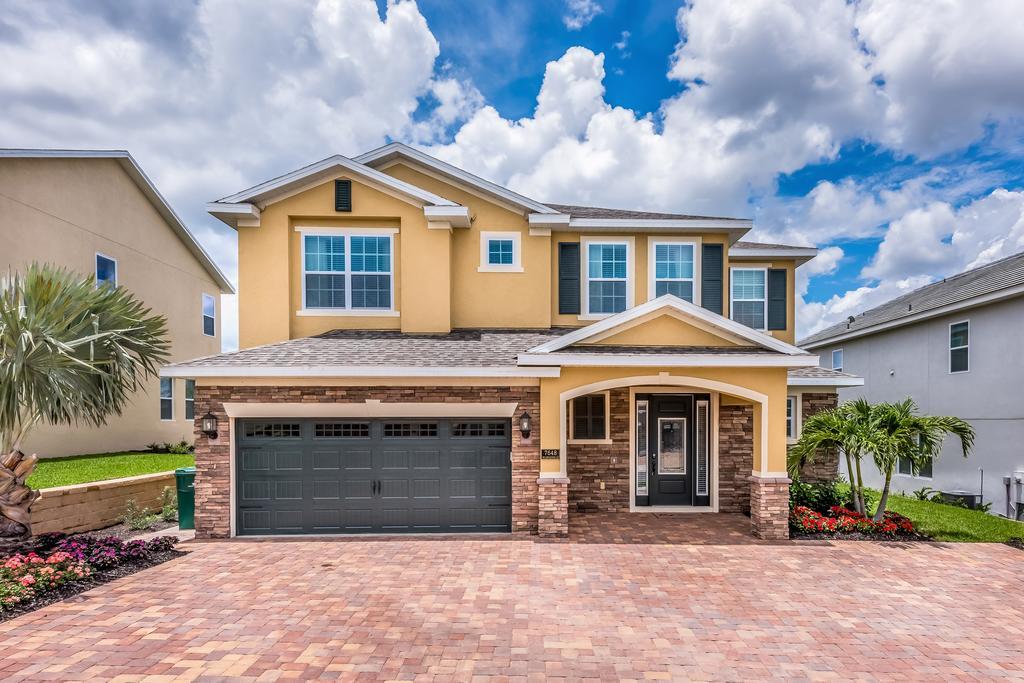 Holiday home Elegant With Pool Table & Private Pool Near By Rentyl - 7648w
