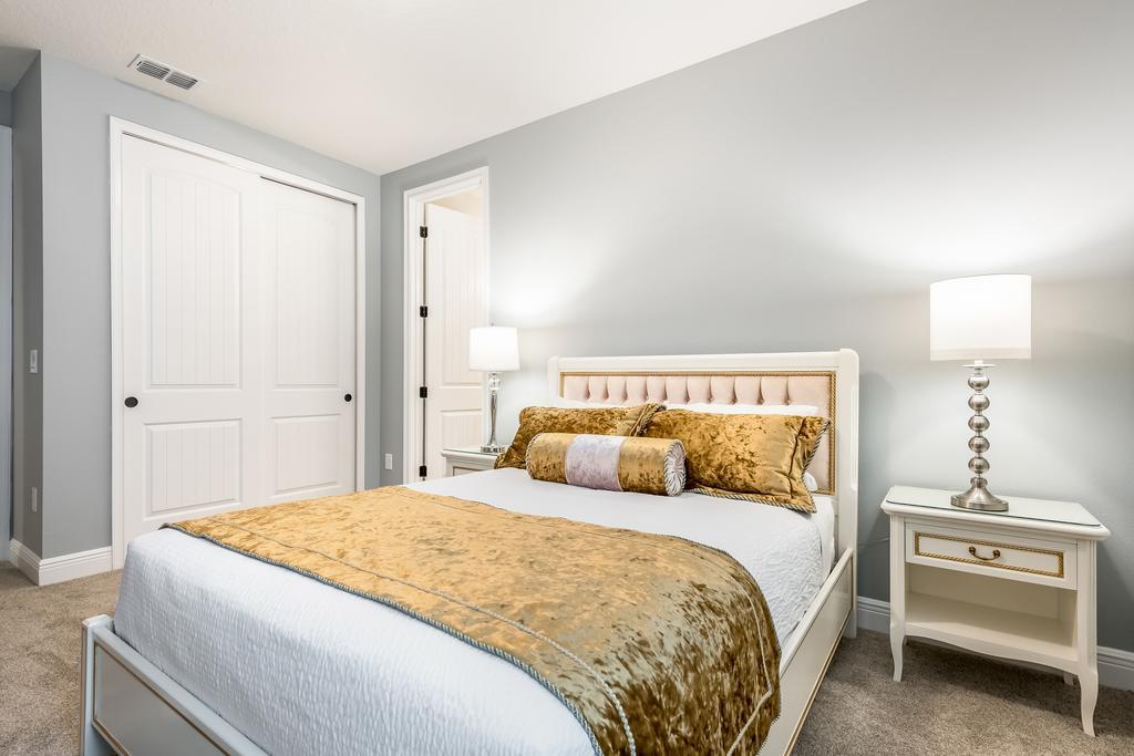Holiday home Elegant With Pool Table & Private Pool Near By Rentyl - 7648w Orlando