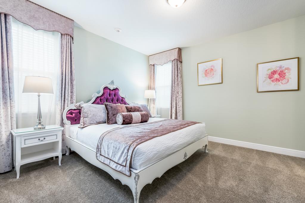 Holiday home Elegant With Pool Table & Private Pool Near By Rentyl - 7648w