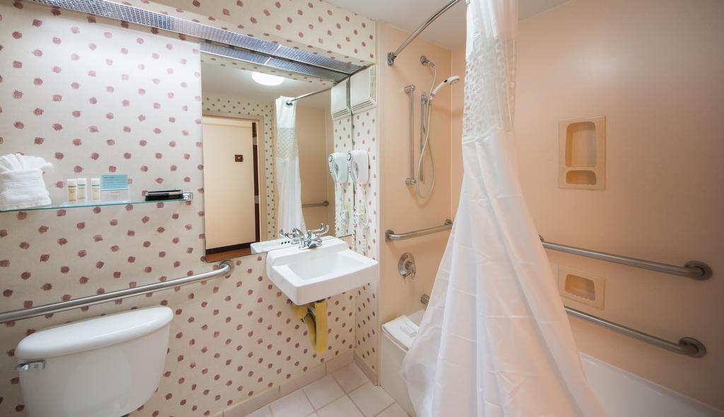 Hotel Ramada By Wyndham Florida Mall