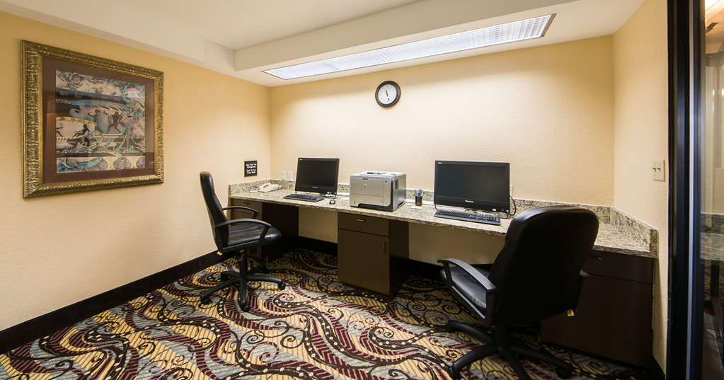 Ramada By Wyndham Florida Mall Hotel 3*