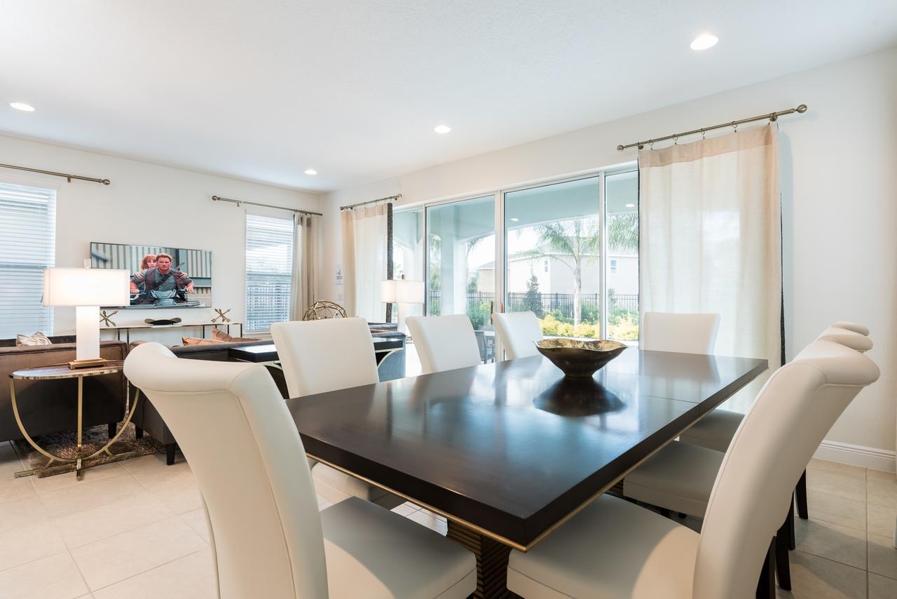 Stunning Near By Rentyl With Private Pool, Game Room, Themed & Amenities - 210m