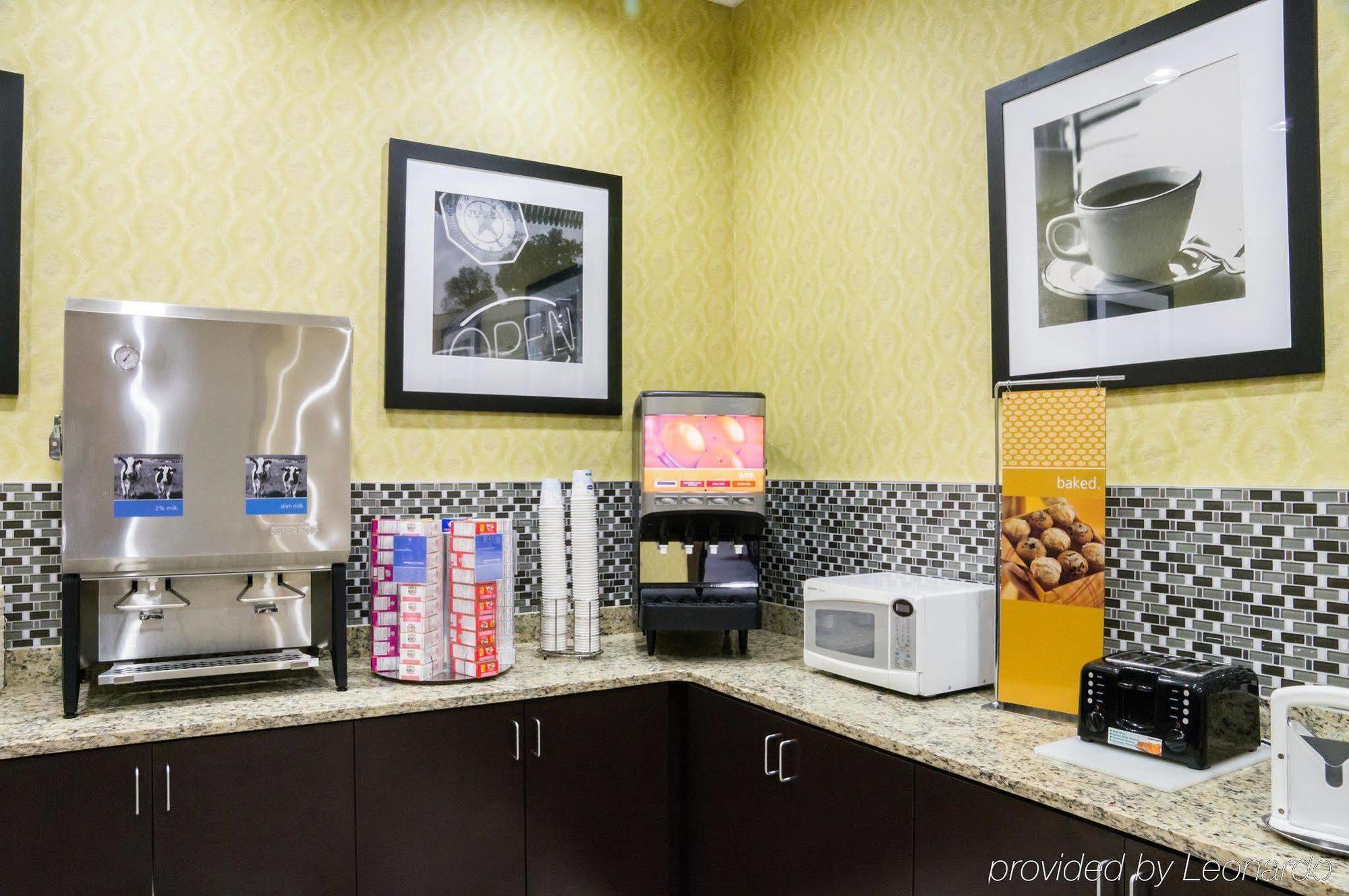 Ramada By Wyndham Florida Mall Hotel 3*