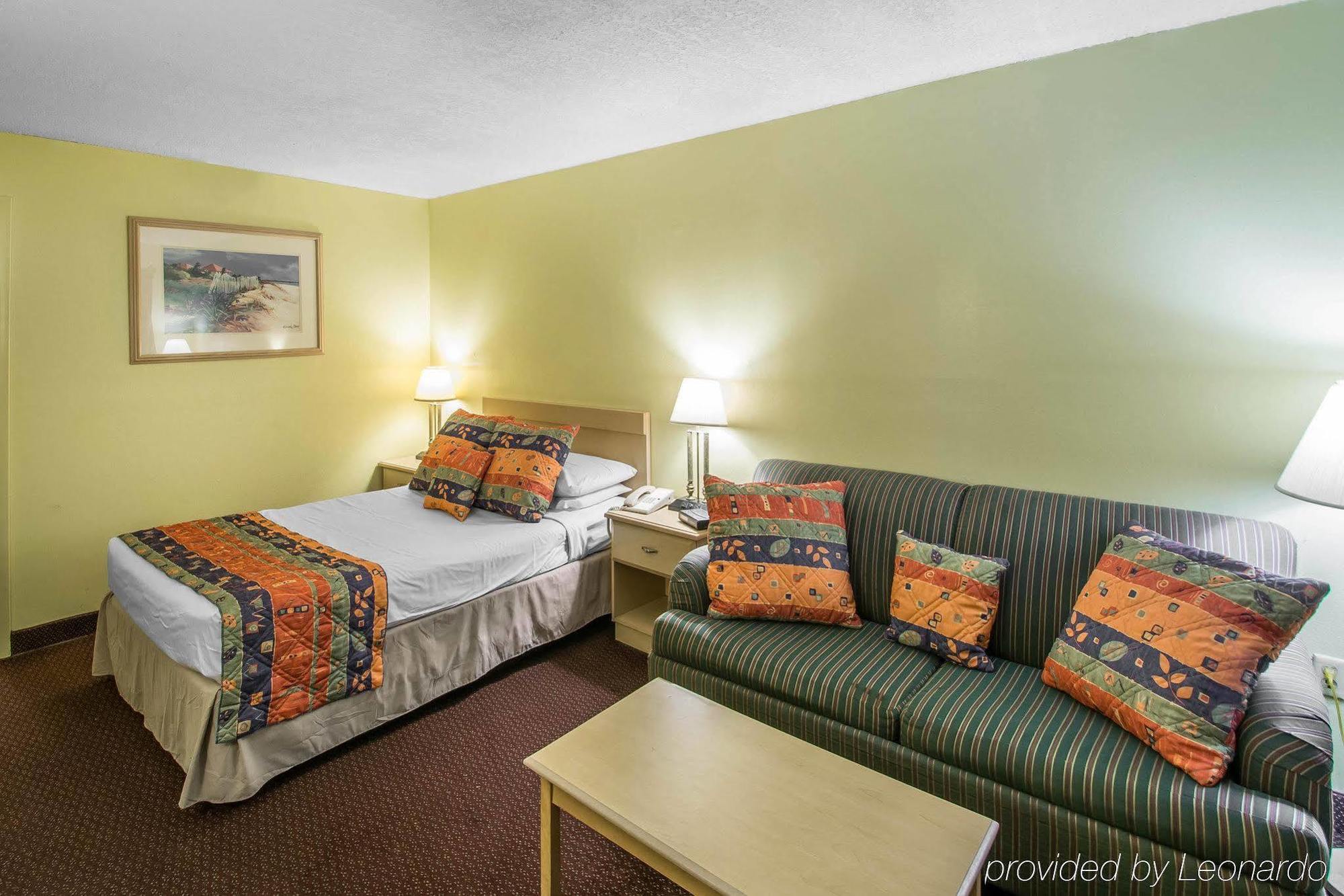 Econo & Maingate Hotel