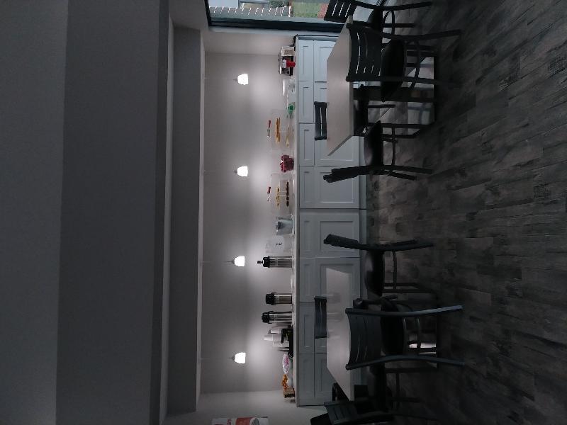 Econo Airport Hotel 2*