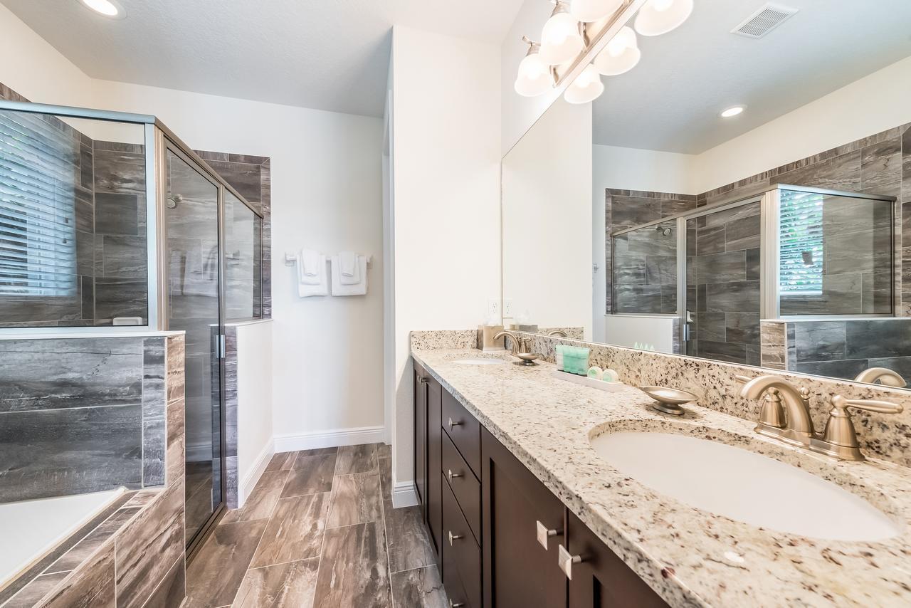 Stylish By Rentyl With Water Park Access Near - 7497m Villa *