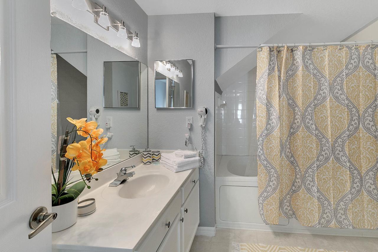 Family-friendly House - Near Holiday home Orlando