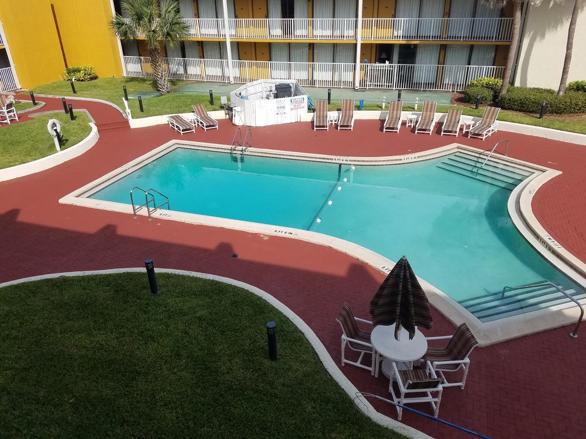 Days & By Wyndham Clermont