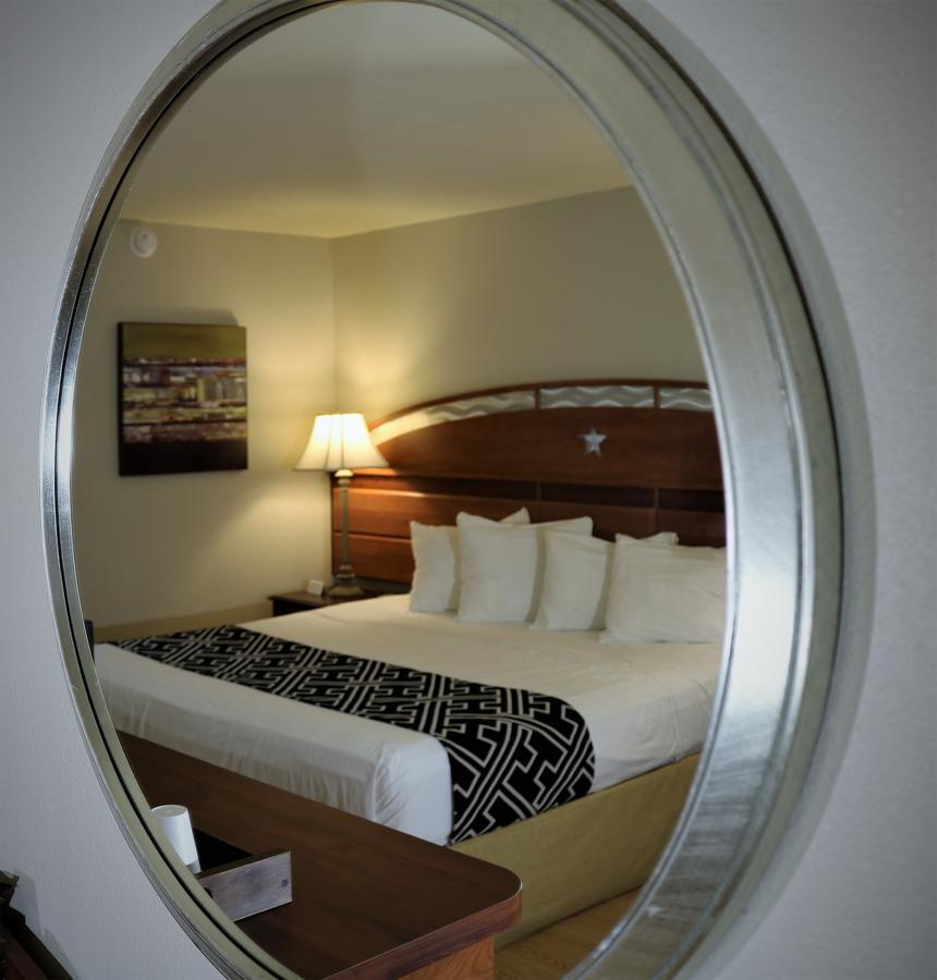 Monte Carlo Inn- Near Motel 2*