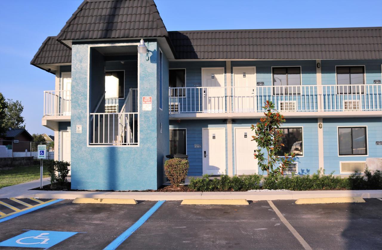 Monte Carlo Inn- Near Motel