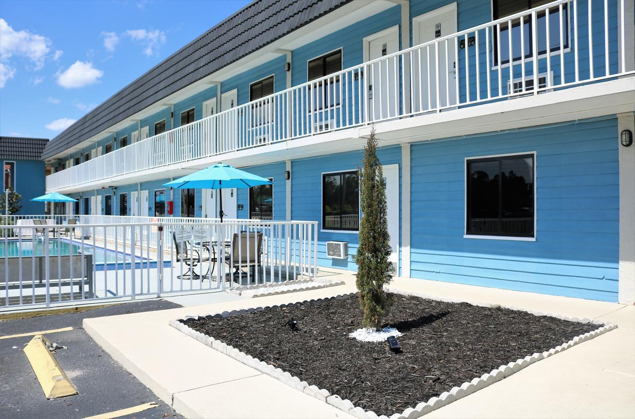 Monte Carlo Inn- Near