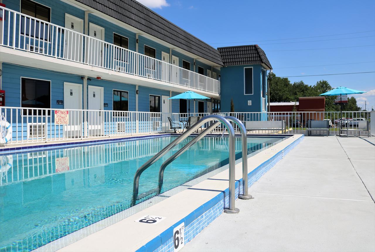 Monte Carlo Inn- Near Motel 2*