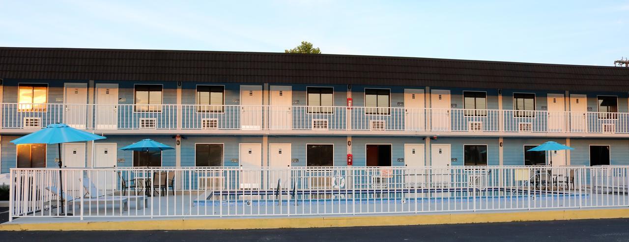 Monte Carlo Inn- Near Motel 2*