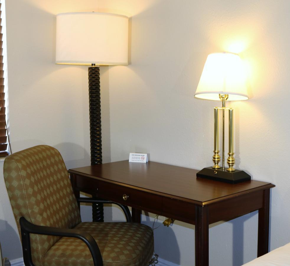 Motel Monte Carlo Inn- Near