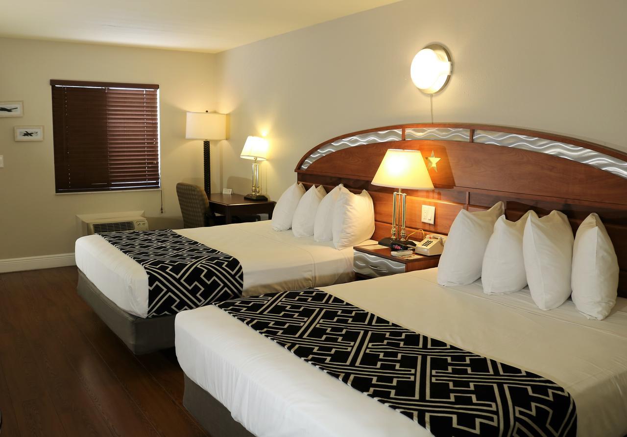 Monte Carlo Inn- Near Motel