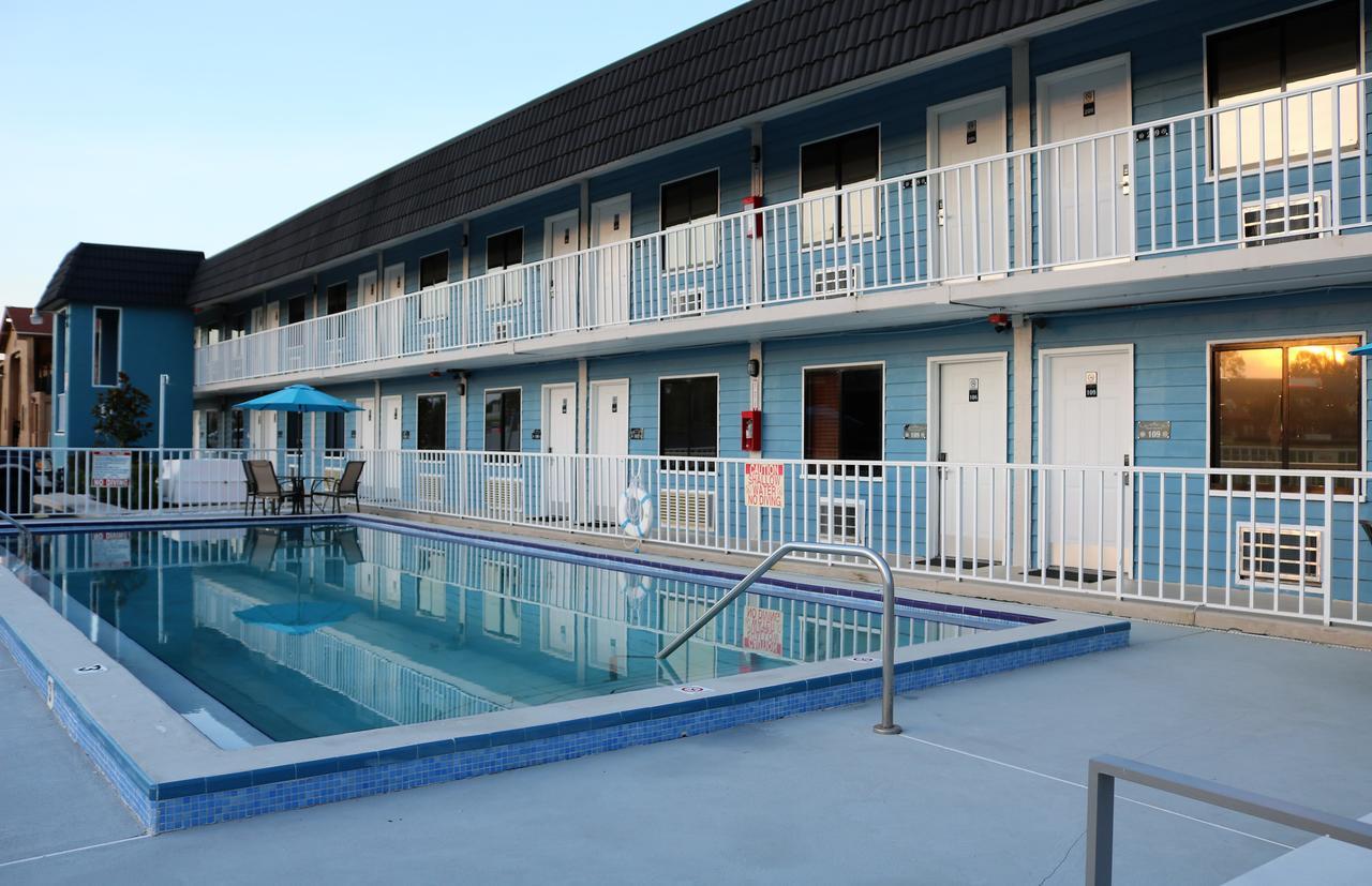 Monte Carlo Inn- Near 2*