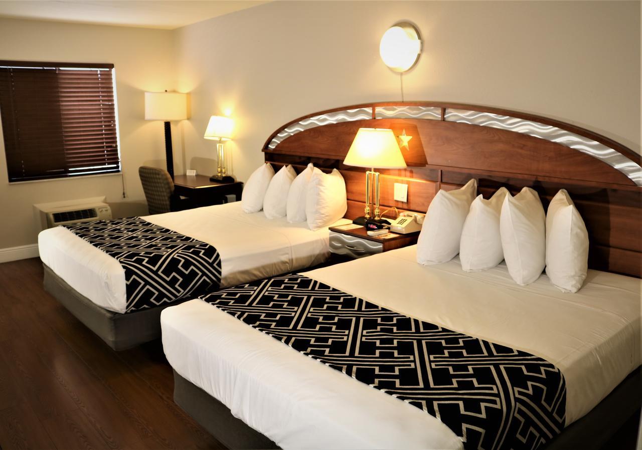 Monte Carlo Inn- Near Motel 2*