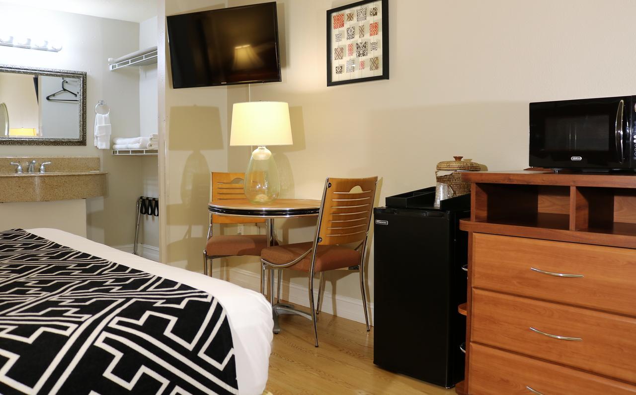 Monte Carlo Inn- Near Motel