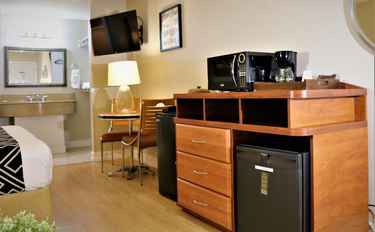 Monte Carlo Inn- Near