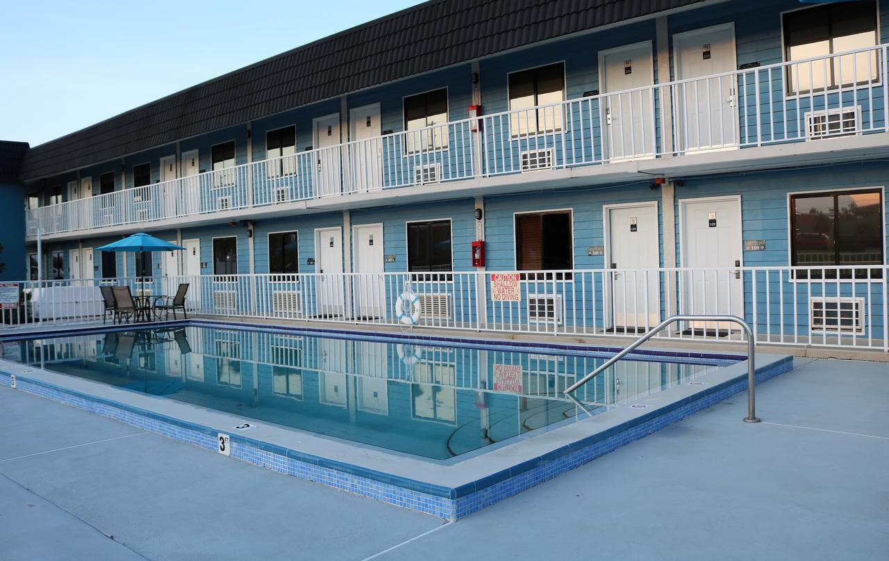 Monte Carlo Inn- Near