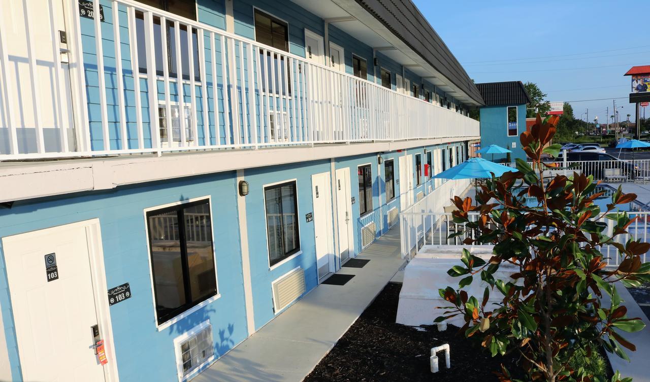 Monte Carlo Inn- Near