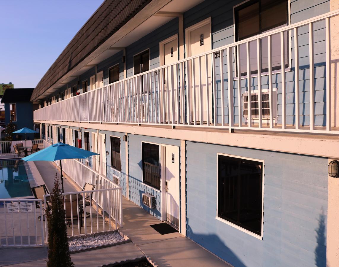 Monte Carlo Inn- Near Motel