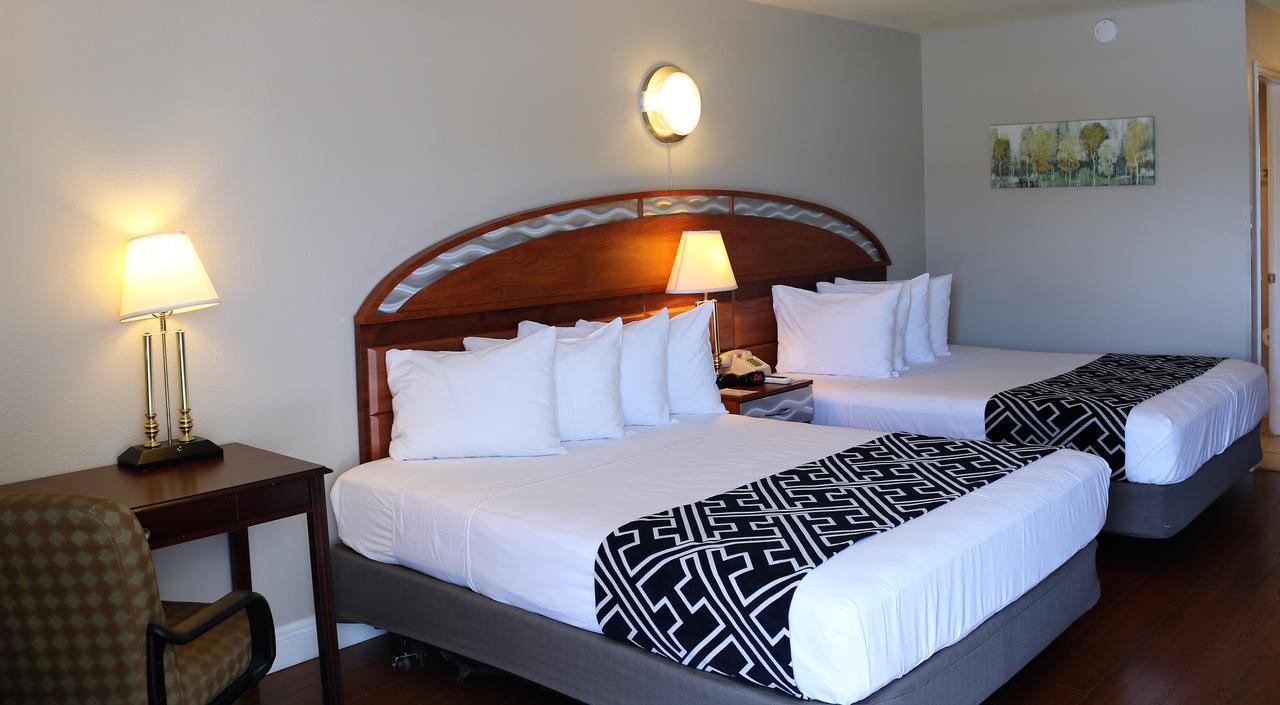 Monte Carlo Inn- Near Motel