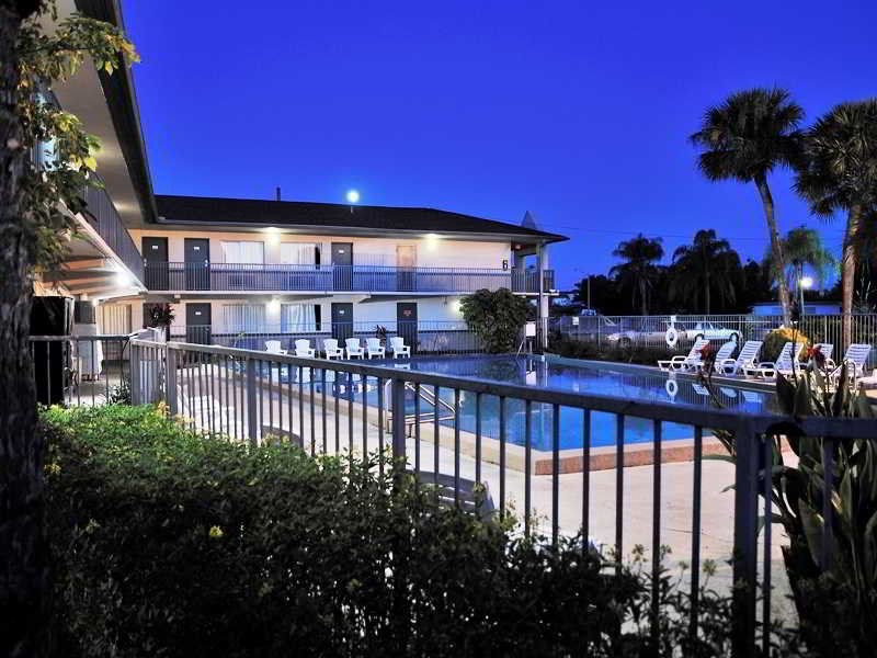 Super 8 By Wyndham Motel