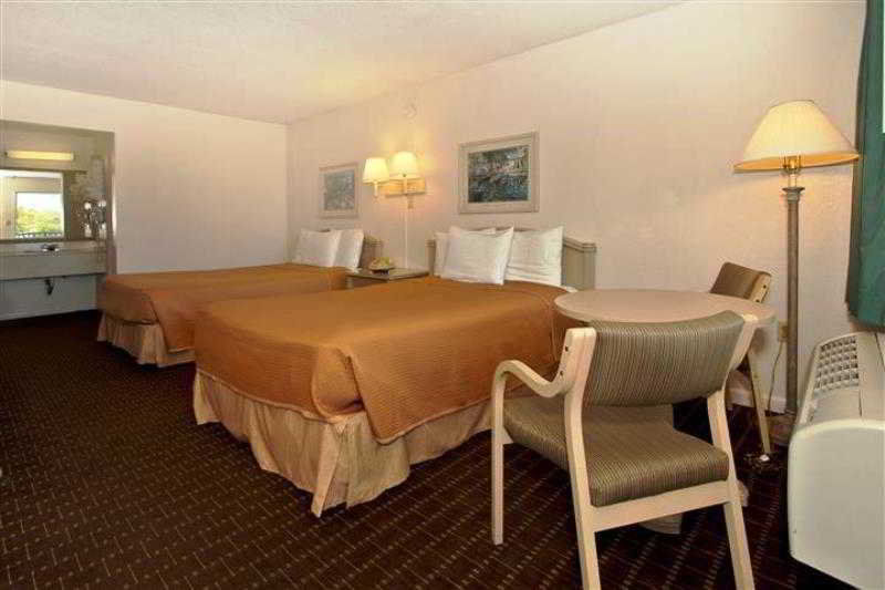 Super 8 By Wyndham Kissimmee