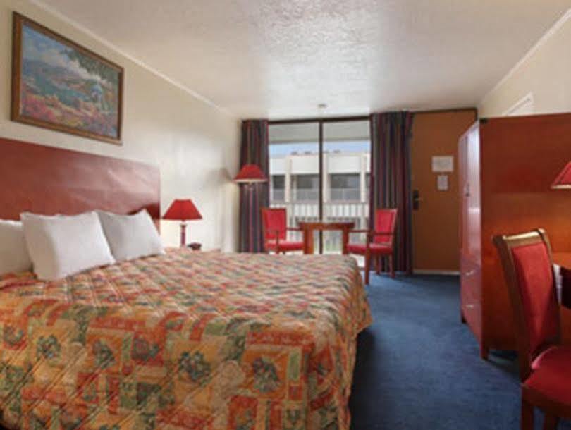 Hotel Days & By Wyndham Clermont