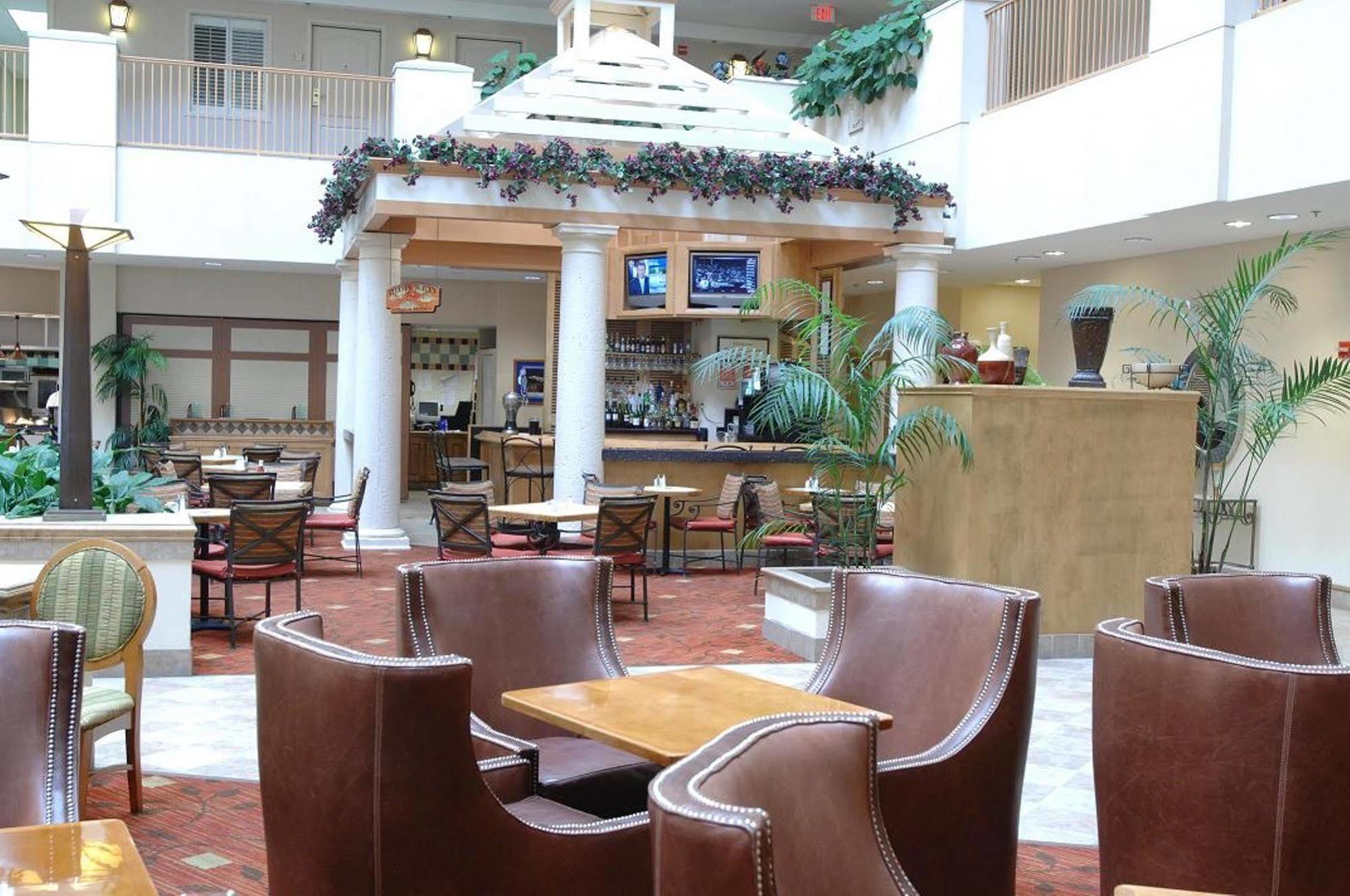 Hotel Embassy By Hilton Airport 3*
