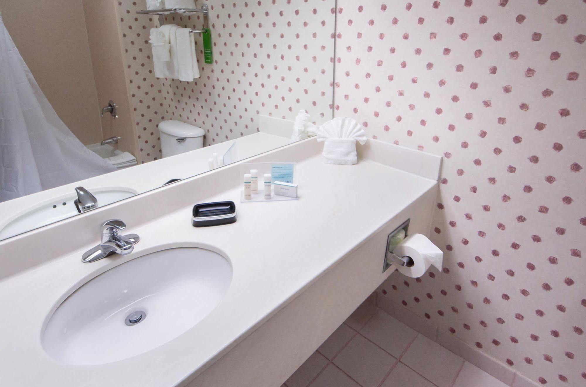Ramada By Wyndham Florida Mall Hotel 3*