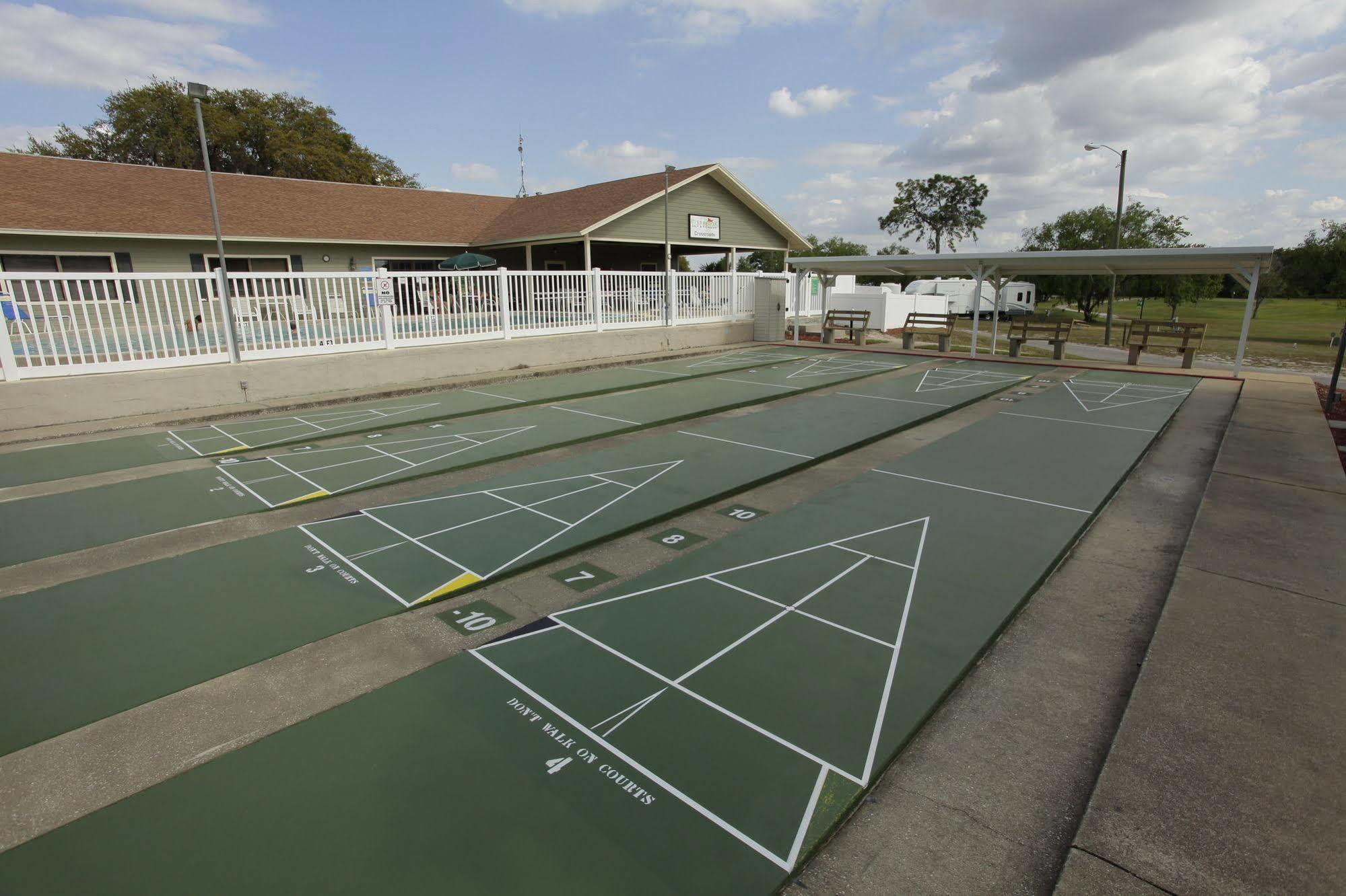 Clerbrook Golf & Rv Caravan Park Hotel