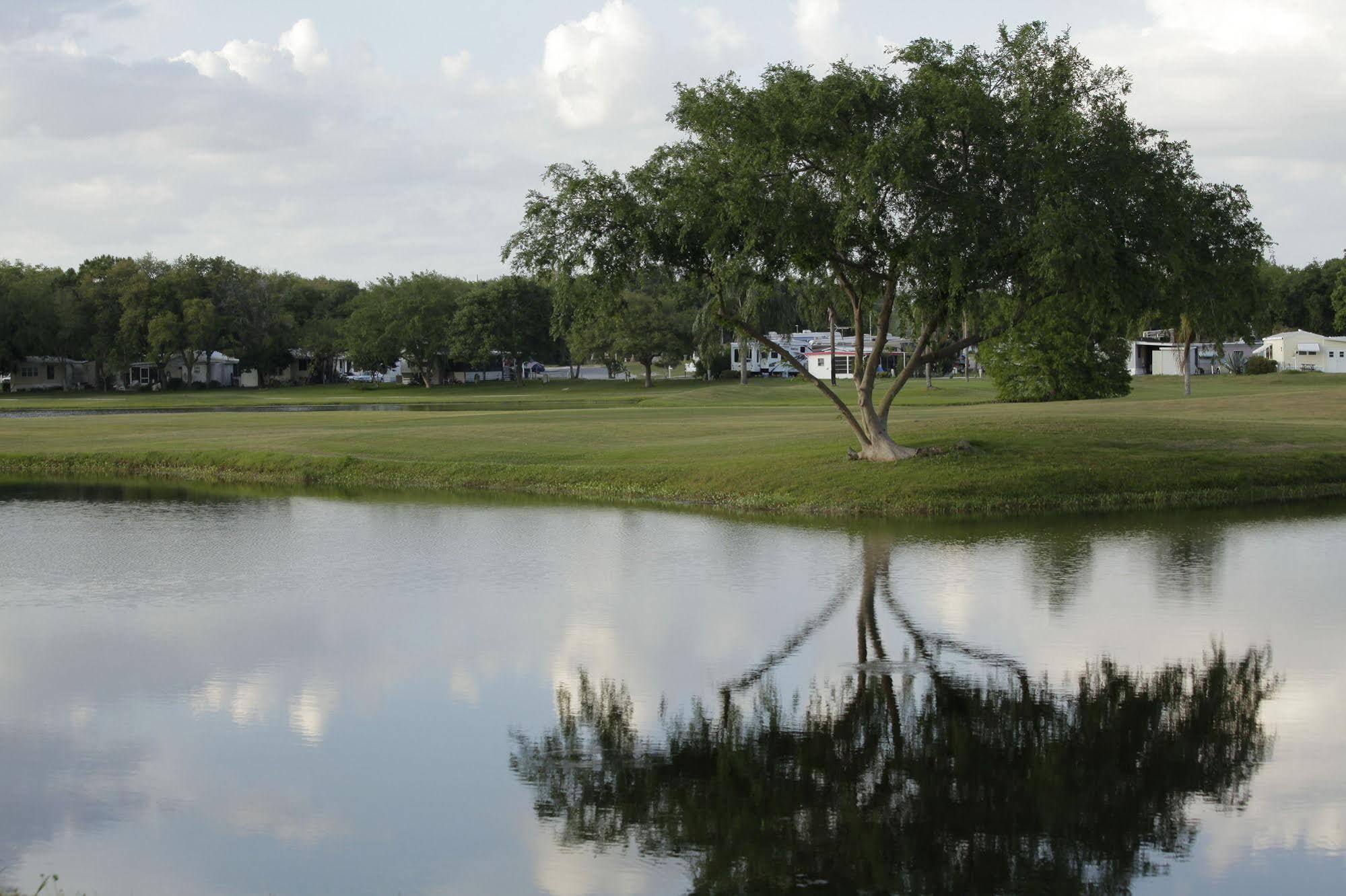 Clerbrook Golf & Rv Caravan Park Hotel